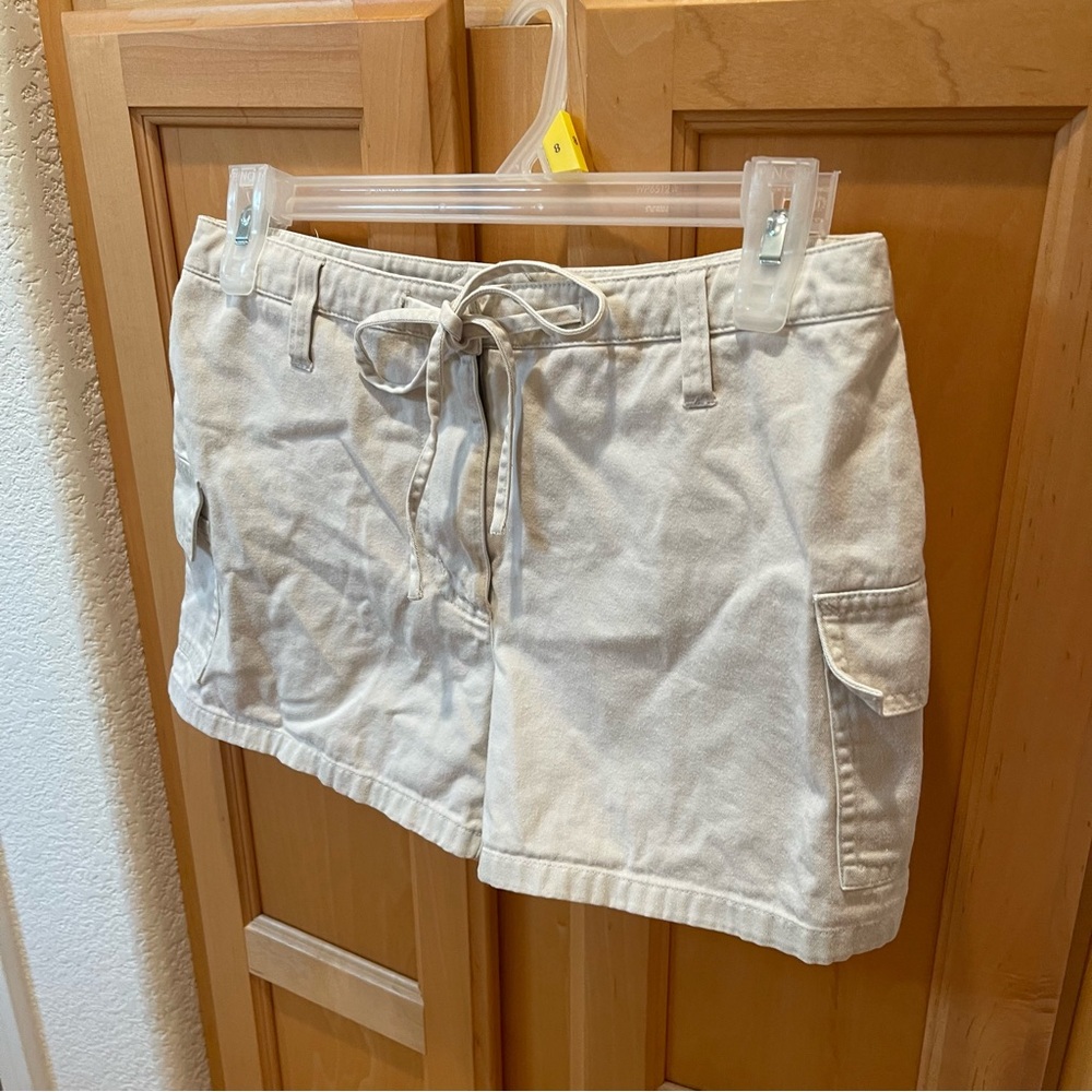 Women’s Express Bleus Vintage White Cream Cargo Shorts Size 3/4 - Picture 2 of 5